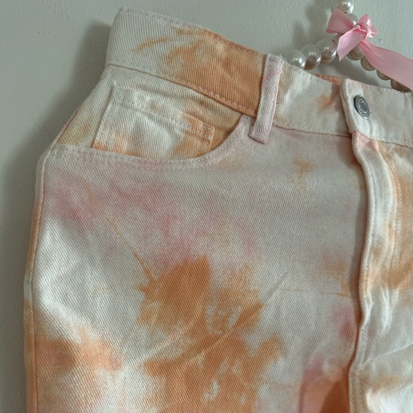 H&M| NWT Girls Tye-Dye Raw Hem Jeans - Picture 3 of 10